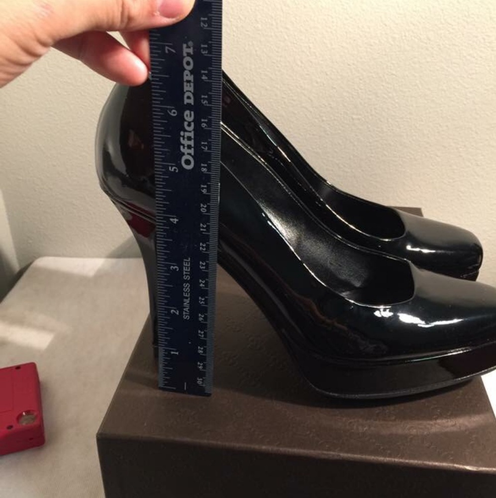 Gucci Pump - image 1